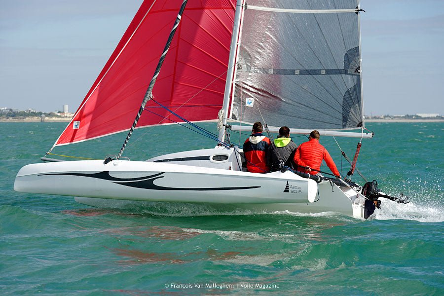 Astus 20.5 Sailing Trimaran - Red Beard Sailing